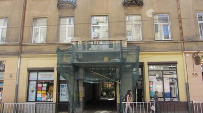 Фото: На замовлення управління охорони історичного середовища розпочато капітальний ремонт балконів будинку на вул. Дорошенка , 35, на вул. Герцена, 4 та ремонтно-реставраційні роботи на вул. Мартовича, 7. 
