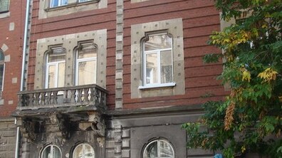 Фото: Тривають реставраційно-ремонтні роботи балкону на вул. Пекарській, 38