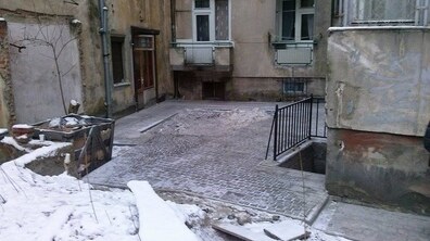 Фото: Проведено роботи з замощення подвір'я будинку на вул. Дрогобича, 10