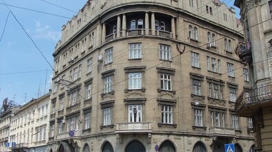 Фото: Завершено відновлення балконів адміністративного будинку на пл. Соборній, 7 