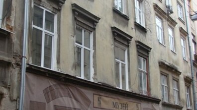 Фото: Розпочинаються ремонтно-реставраційні роботи фасадів на вул. Староєврейській, 36, вул. Лесі Українки, 10 та вул. Федорова, 29. 