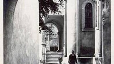 Фото: Триває впорядкування території подвір’я та реставрація колони Св. Христофора Вірменського Собору 