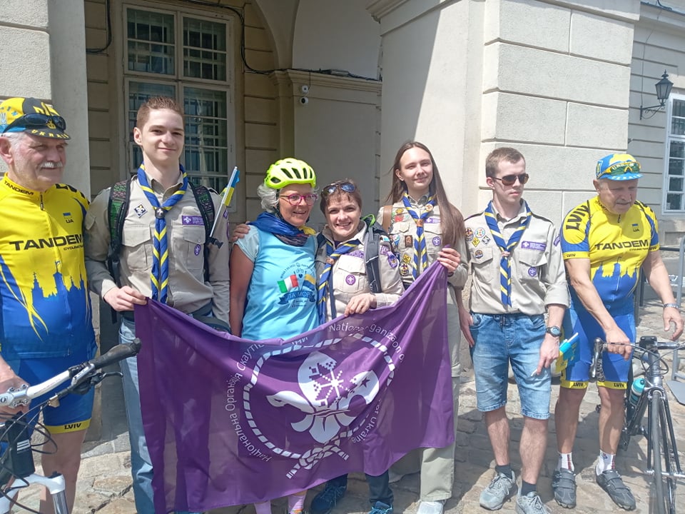 Фото 3: Андрій Садовий привітав у Львові велосипедистку Лауру Мореллі, яка проїхала 2100 км на підтримку України