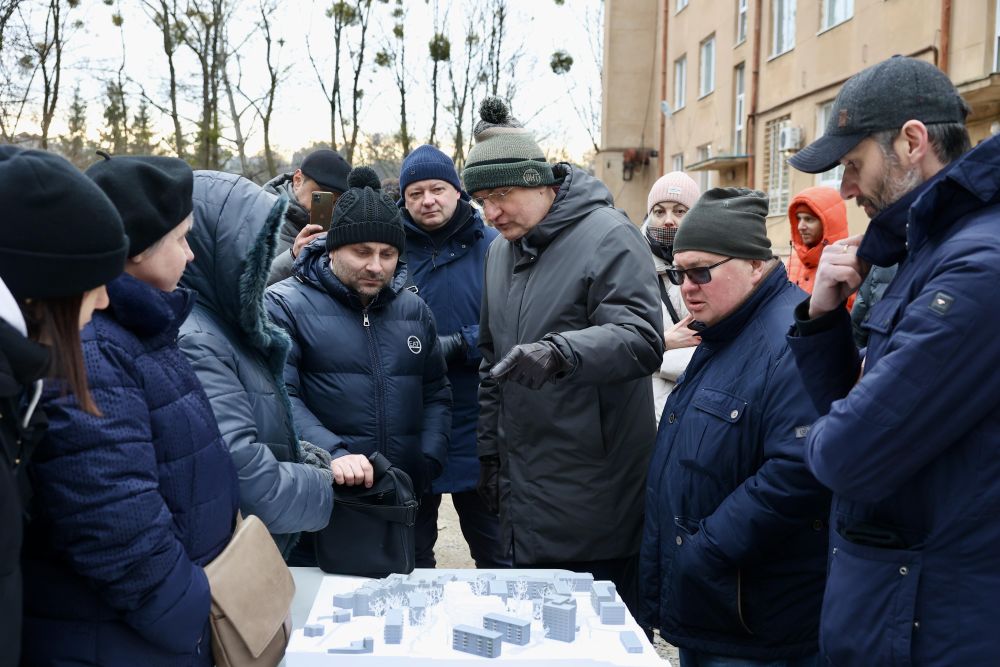 Фото 1: Поблизу Академії мистецтв зібрали містобудівну раду щодо можливості зведення житла (відео)