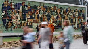 У Львові презентували відреставроване панно «Збір винограду»